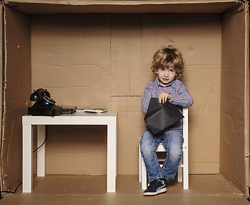 포토 JPG 해외이미지 전신 응시 남자 어린이 비즈니스 봉투 선물 한명 들기 앉기 소년 앞모습 상자 사무실 검은색 가리킴 잡기 업무 비즈니스맨 범죄 작음 확인 만족 뇌물 소년만 소년한명만 해외포토 1 시선 감정 뷰포인트 컬러 모션 사람 손짓 작업 직장인 크기 남자만 남자한명만 어린이만 파일형식 이미지허브