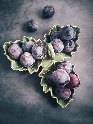 포토 JPG 해외이미지 식물 식기 음식 다이어트 과일 자연 탁자 검은배경 디저트 건강 사람없음 세로 농작물 노란색 보라색 어둠 신선 도자기 그룹 달콤 유기농 자두 건강식 내추럴 숙성 채식주의자 많음 해외포토 웰빙 컬러 가구 백그라운드 컨셉 농업 검은색 맛 생태계 채식 파일형식 이미지허브