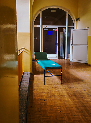 포토 JPG 해외이미지 벽 가구 건축양식 창문 바닥 주택 실내 병원 사람없음 내부 건물 목재 빛 문 계단 어둠 손상 방 탐험 침대 도시 복도 역사 버리기 그런지 깨짐 썩음 옛날 파멸 스타일 해외포토 나무 건축물 건축 생활용품 컨셉 재료 의학 모션 파일형식 소멸 이미지허브