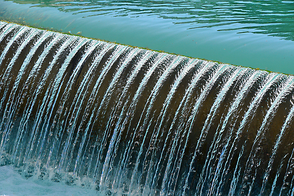 포토 JPG 해외이미지 오리 사람없음 물 파란색 강 달리기 소리 거품 폭포 흐름 흰색 도시 개울 균열 떨어짐 속도 방파제 각도 대각선 두더지 소셜 이슈 채널 터키석 해외포토 자연요소 공공시설 선 컬러 컨셉 모션 자연 조류 보석 파일형식 이미지허브