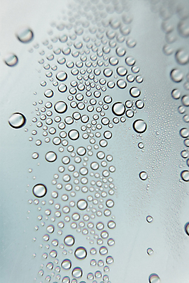 포토 JPG 해외이미지 모양 계절 백그라운드 추상 사람없음 물 빛 반사 젖음 흐름 추위 물방울 신선 얼룩 원형 투명 액체 떨어짐 매끈함 수분 빗방울 질감 광택 잔물결 해외포토 자연요소 도형 물결 컨셉 무늬 감각 비_날씨 파일형식 이미지허브