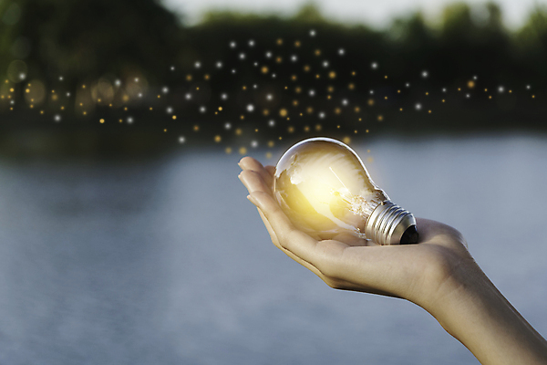 포토 JPG 해외이미지 손 디자인 남자 백그라운드 컨셉 비즈니스 전구 사업가 통신 상상 유리 조명 아이디어 창조 사람없음 장식 노트북 빛 컴퓨터 사무실 디지털 공책 힘 에너지 수확 램프 타이핑 잡기 작업 네트워크 닫기 디자이너 심볼 복고 혁명 광 발명 선견지명 이해 해외포토 직업 농업 모션 재질 문구용품 사람 신체부위 전자제품 파일형식 이미지허브