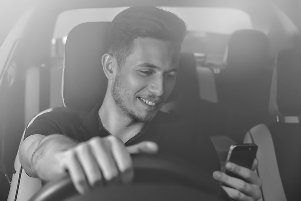 포토 JPG 해외이미지 백인 손 남자 여행 비즈니스 텍스트 통신 교통시설 자동차 모바일 세포 한명 사람 앉기 성인 스마트폰 핸드폰 놀람 운전 잡기 비즈니스맨 메시지 운전사 고급 정상 위험 시원함 무선전화기 전화기 만족 네비게이션 GPS 감탄 우수 인기 해외포토 서양인 직업 1 감정 육상교통 교통 컨셉 모션 표정 신체부위 전자제품 스마트기기 직장인 절기 시설 파일형식 이미지허브