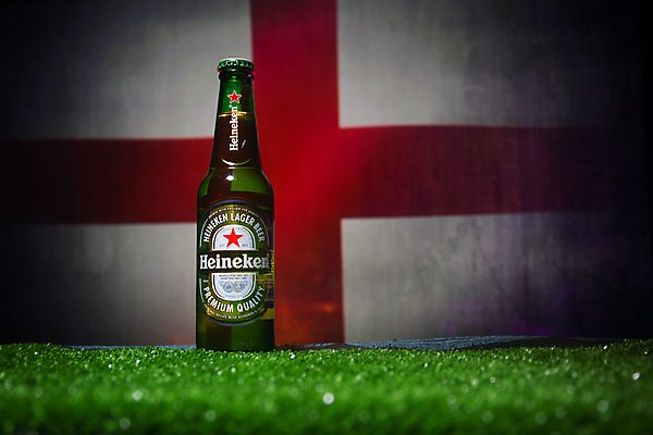 포토 JPG 해외이미지 스포츠 백그라운드 밭 축구공 공 유리 놀이 잉글랜드 맥주 사람없음 컵 세계 검은색 축구 경기장 추위 게임 축하 깃발 우승 부채 황금 놀이터 심볼 러시아 2018년 골 땅바닥 필승 해외포토 식기 유럽 컬러 컨셉 농업 축구용품 스포츠시설 재질 영국 바닥 주류 구기 최고 연도 파일형식 이미지허브