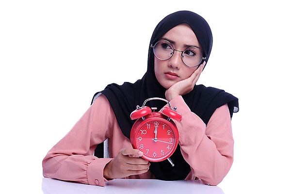 포토 JPG 해외이미지 직업 라이프스타일 응시 감정 종교 시계 손가락 아이디어 한명 미소 손짓 20대 성인 가로 경제 숫자 보라색 기쁨 가리킴 표현 시간 비즈니스우먼 자신감 입 중앙 이슬람교 자르기 긍정 보여주기 히스패닉 경영 고립 관리자 마감 아랍어 카운트다운 해외포토 문자 1 손 시선 여자 컬러 컨셉 비즈니스 모션 표정 사람 청년 생활 신체부위 직장인 파일형식 이미지허브