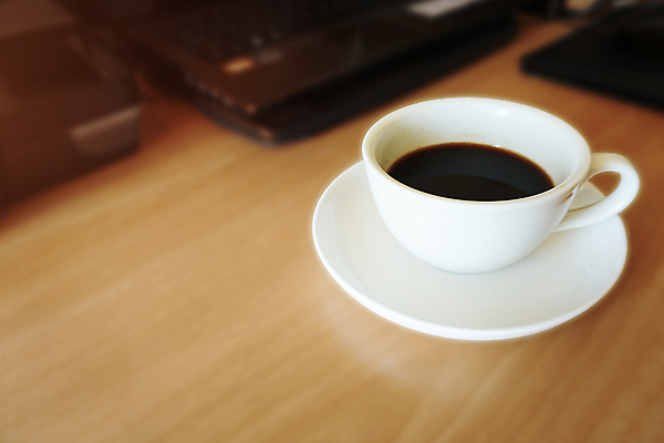 포토 JPG 해외이미지 라이프스타일 손 음료 컨셉 인터넷 비즈니스 아침 휴식 콩 주택 성인 사람없음 목재 컵 노트북 컴퓨터 사무실 우주 식당 검은색 어둠 힘 카페 에너지 머그컵 흰색 시골 업무 뜨거움 맛 굽기 책상 질감 향기 아로마 향 카푸치노 에스프레소 단절 라떼 모카 양조 카페인 스타일 카피스페이스 해외포토 주간 나무 식기 커피 컬러 가구 재료 곡류 사람 건물 생활 신체부위 전자제품 상점 공백 작업 구이 냄새 파일형식 이미지허브