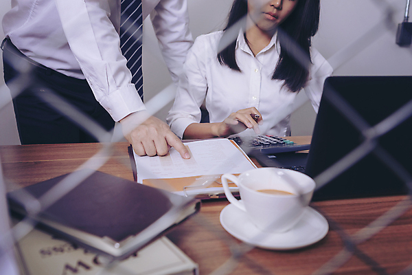 포토 JPG 해외이미지 직업 디자인 교육 아시아 컨셉 비즈니스 통신 통계 성공 회의 그래프 설계 아이디어 한명 사람 금융 사무실 펜 자료 정보 성장 업무 비즈니스맨 발표 그룹 계획 대표 토론 보고서 경영자 경영 마케팅 세미나 프로젝트 브레인스토밍 해외포토 1 남자 나라 경제 필기구 작업 직장인 리더 파일형식 이미지허브
