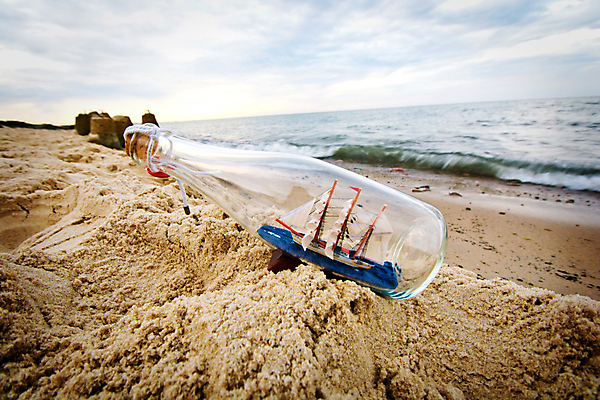 포토 JPG 해외이미지 구름 모델 모래 파도 바다 여행 컨셉 자연 유리 조류 하늘 휴가 항해 선물 취미 사람없음 물 여름 파란색 컬러풀 우주 미니어처 보트 종업원 호기심 눈금 복고 함선 기념품 해군 수공예 sos 파라다이스 해외포토 자연요소 동물 직업 계절 감정 컬러 배_교통 재질 군대 모형 공예 오브젝트 생태계 구조요청 파일형식 이미지허브