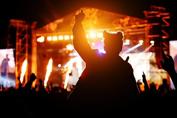 포토 JPG 해외이미지 손 행복 실루엣 무기 음악 부활절 바닥 함께함 폭죽 실내 관리 사람 이벤트 사람없음 노란색 파티 교회 디지털 축제 어둠 일몰 콘서트 공연 무대 기도 춤 악단 그룹 군중 야간 큼 DJ 클럽 디스코 복음 숭배 신앙심 칭찬 영광군 해외포토 자연요소 기념일 감정 컬러 컨셉 종교건축 문화예술 촬영기법 내부 건물 신체부위 노을 크기 전라남도 파일형식 이미지허브