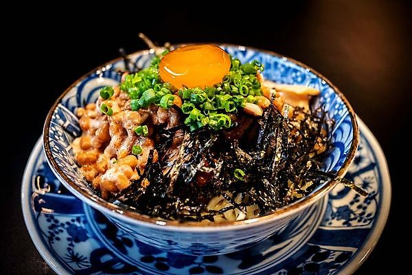 포토 JPG 해외이미지 전통 접시 아시아 음식 백그라운드 젓가락 탁자 양파 따뜻함 육류 돼지고기 요리 동양인 사람없음 초록색 계란 일본 식사 저녁식사 치킨 중국 당근 면 돼지 뜨거움 사발 맛 수프 수증기 레몬 홋카이도 국수 생강 점심식사 쪽파 일본음식 해외포토 식기 나라 컬러 가구 컨셉 채소 과일 식재료 포유류 뿌리채소 수저 인종 알 면류 사기그릇 파 닭고기요리 파일형식 이미지허브