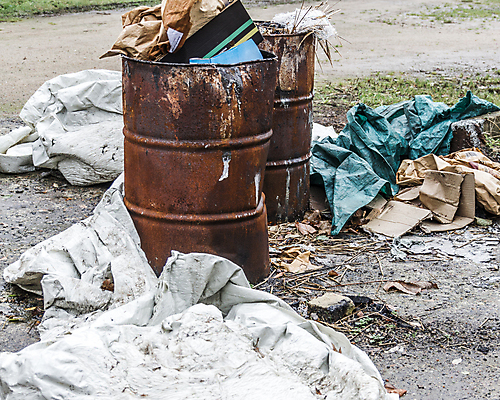 포토 JPG 해외이미지 산업 공장 날씨 통 사람없음 환경 금속 재활용 쓰레기 주식 컨테이너 버리기 부식 드럼 수납 낭비 그런지 옛날 중고 철강 해외포토 컨셉 공업 모션 재질 타악기 금융 친환경 파일형식 이미지허브