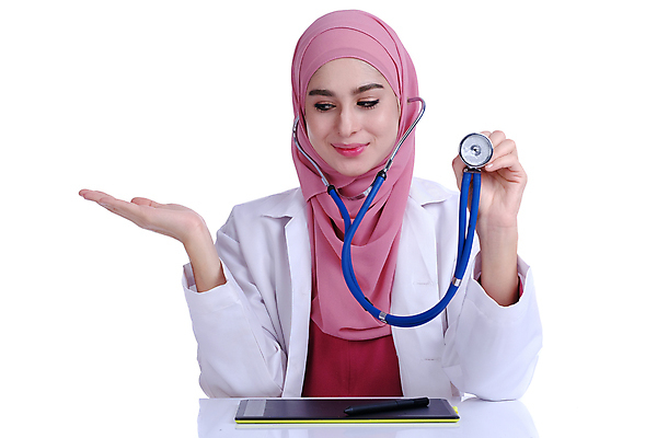 포토 JPG 해외이미지 직업 라이프스타일 응시 여자 청진기 실내 건강 병원 한명 서기 사람 성인 가로 약 건강관리 자료 환자 간호사 의사 정보 대표 이슬람교 서비스 보여주기 적재 독립 돌봄 서류판 인턴 해외포토 1 시선 종교 비즈니스 의학 의료기기 모션 관리 내부 생활 사무용품 의료진 파일형식 이미지허브