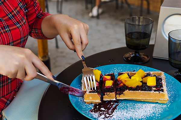 포토 JPG 해외이미지 식기 접시 손 여자 열매 커피 음식 백그라운드 포크 과일 탁자 디저트 건강 요리 사람 사람없음 노란색 과자 초콜릿 식사 흰색 신선 칼 달콤 맛 아침식사 설탕 먹기 크림 블루베리 벨기에 시럽 와플 내추럴 점심식사 식욕 페스츄리 핸드메이드 해외포토 식물 음료 빵 컬러 가구 컨셉 모션 신체부위 서유럽 파일형식 이미지허브