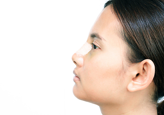 포토 JPG 해외이미지 손 여자 얼굴 백그라운드 컨셉 신체 건강 한명 사람 치료 파란색 빛 뷰티 약 유행 화장품 의사 흰색 수술 플라스틱 피부 입술 코 외과 고립 스타일 카피스페이스 해외포토 1 컬러 의학 재질 병원 신체부위 공백 의료진 파일형식 이미지허브