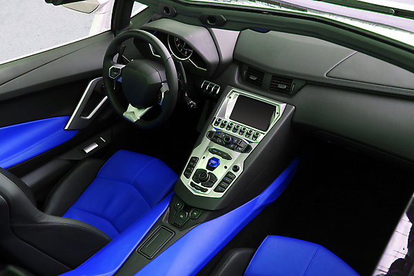 포토 JPG 해외이미지 스튜디오촬영 디자인 지도 의자 교통시설 자동차 실내 안전 사람없음 내부 소리 장비 운전 벨트 뜨거움 운전사 고급 수리 핸들 가죽 라디오 승객 시스템 네비게이션 위로 계기판 자동 제어 스타일 해외포토 직업 잡화 육상교통 가구 교통 컨셉 모션 전자제품 시설 파일형식 이미지허브