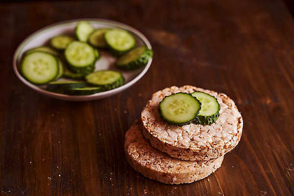 포토 JPG 해외이미지 1 음식 조각 자연 건강 종류 사람없음 우주 금지 껍질 흰색 낟알 밀 굽기 오브젝트 흰배경 슬라이스 덩어리 점심식사 제빵사 탄수화물 카피스페이스 해외포토 직업 컬러 백그라운드 곡류 식사 공백 구이 생태계 파일형식 이미지허브