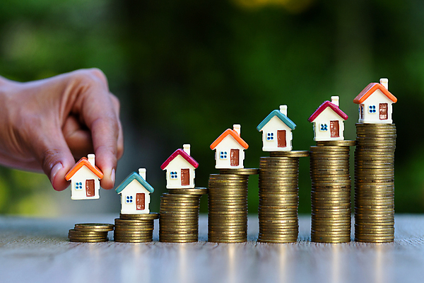 포토 JPG 해외이미지 모델 손 백그라운드 컨셉 돈 비즈니스 탁자 주택 사람 사람없음 금융 사무실 쌓기 동전 저축 성장 흰색 비즈니스맨 시장 재산 구매 작음 큼 가격 책상 투자 치수 보험 대출 경영 렌탈 세금 진짜 해외포토 남자 컬러 가구 모션 건물 신체부위 경제 쇼핑 직장인 크기 파일형식 이미지허브