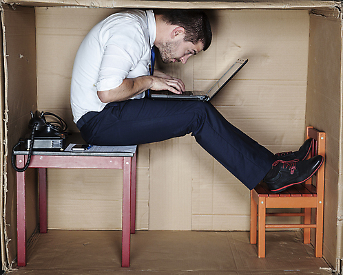 포토 JPG 해외이미지 전신 백인 남자 의자 탁자 한명 앉기 성인 옆모습 상자 사무실 업무 비즈니스맨 전화기 갇힘 답답함 성인남자한명만 해외포토 서양인 1 뷰포인트 가구 비즈니스 모션 사람 작업 직장인 감각 남자한명만 성인남자만 파일형식 이미지허브