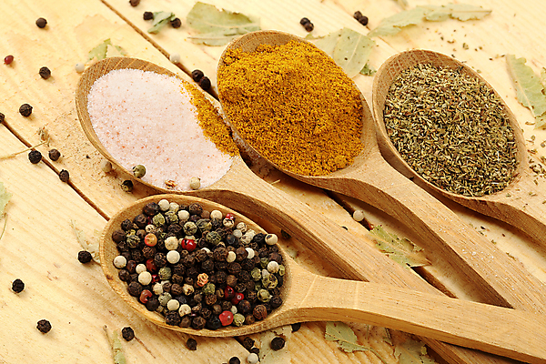 포토 JPG 해외이미지 재료 탁자 건조 종류 요리 사람없음 목재 컬러풀 양념 조미료 맛 가루 향신료 향기 아로마 소금 후추 카레 내추럴 오레가노 해외포토 나무 음식 컬러 가구 컨셉 냄새 향미료 파일형식 이미지허브