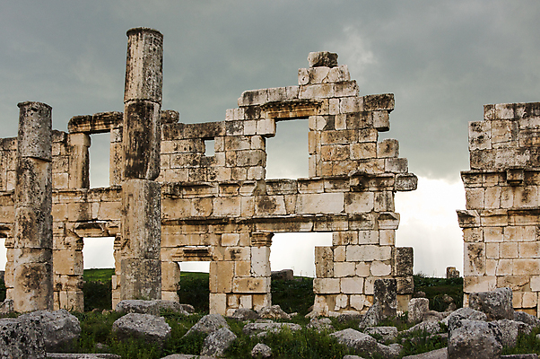포토 JPG 해외이미지 1 여행 사람없음 가로 기둥 도시 역사 중앙 폐허 동쪽 그리스인 로마인 시리아 파멸 유일 해외포토 서양인 건축 컨셉 중동 인종 방향 파일형식 소멸 이미지허브