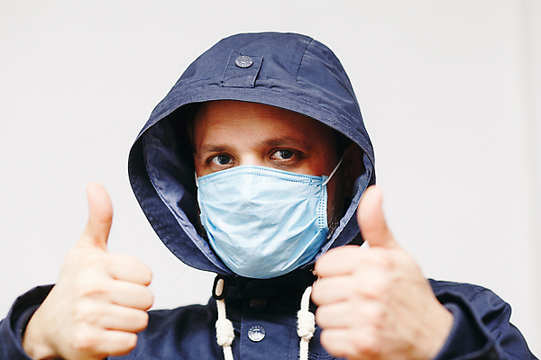 포토 JPG 해외이미지 얼굴 장갑 백그라운드 건강 한명 사람 동양인 파란색 글로벌 어둠 흰색 바이러스 보호 질병 위험 예방 감염 고립 전염병 증상 해외포토 1 잡화 컬러 컨셉 의학 인종 신체부위 파일형식 이미지허브