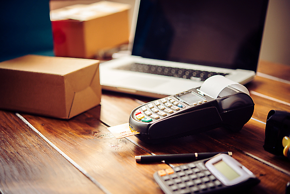 포토 JPG 해외이미지 손 돈 비즈니스 사람없음 금융 쇼핑 세일 상점 디지털 기계 키보드 잡기 신용카드 수술 닫기 암호 구매 고객 전자 결제 영수증 소매 ATM 계산원 매각 인출 체크아웃 터미널 해외포토 직업 의학 모션 신체부위 치료 경제 재산 파일형식 이미지허브