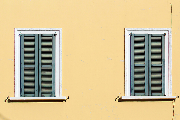 포토 JPG 해외이미지 벽 창문 사람없음 건물 목재 세로 빛 노란색 이탈리아 회색 수확 그리기 직사각형 셔터 고립 옛날 해외포토 도형 나무 건축물 유럽 컬러 농업 재료 모션 파일형식 이미지허브