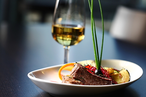 포토 JPG 해외이미지 접시 음료 음식 백그라운드 채소 유리 탁자 건강 육류 스테이크 요리 비프스테이크 사람없음 목재 빨간색 파티 와인 검은색 식사 저녁식사 소고기 날짜 그릴 정상 바비큐 자르기 굽기 유기농 슬라이스 소금 후추 로즈메리 등심 해외포토 나무 식기 웰빙 컬러 가구 식재료 재료 모션 재질 주방용품 주류 서양음식 이벤트 구이 허브 향신료 파일형식 이미지허브