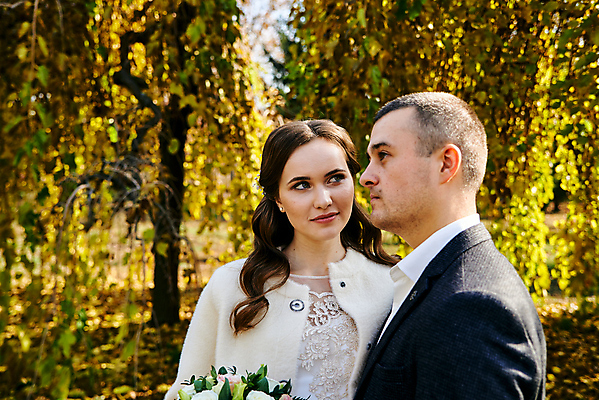 포토 JPG 해외이미지 백인 라이프스타일 커플 공원 여자 남자 딸 행복 결혼 2 가족 관계 자연 결혼식 엄마 남편 휴가 함께함 사랑 미소 사람 성인 야외 두명 여름 부모 흰색 축하 아내 아빠 해외포토 서양인 계절 공공시설 감정 컬러 컨셉 표정 이벤트 생활 생태계 파일형식 이미지허브