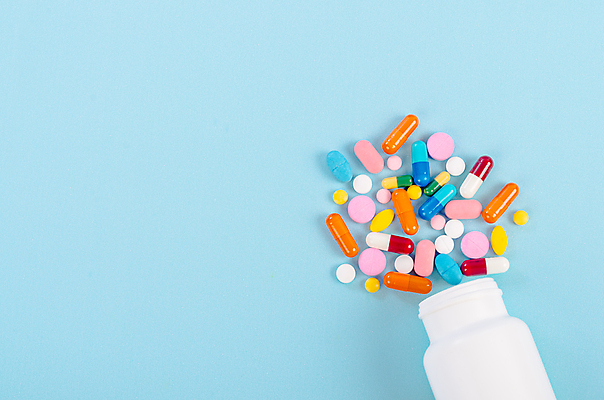 포토 JPG 해외이미지 의학 실내 사람없음 알약 약 약병 파란배경 해외포토 백그라운드 내부 파란색 병_담는 파일형식 이미지허브