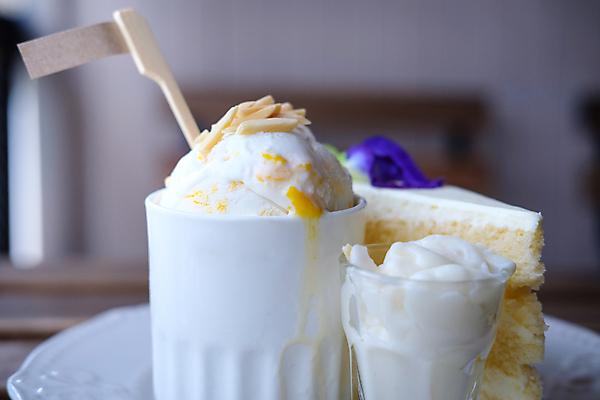 포토 JPG 해외이미지 전통 접시 음식 조각 백그라운드 과일 공 태국 탁자 아이스크림 디저트 건강 요리 사람없음 여름 파란색 케이크 계란 냉동 얼음 우유 추위 견과류 신선 고급 달콤 맛 굽기 먹기 크림 국자 상쾌 유기농 질감 토핑 코코넛 아몬드 층 스펀지 페스츄리 핸드메이드 프로스팅 해외포토 자연요소 식기 웰빙 계절 감정 아시아 빵 컬러 가구 컨셉 모션 주방용품 유제품 알 구이 제빵 파일형식 이미지허브