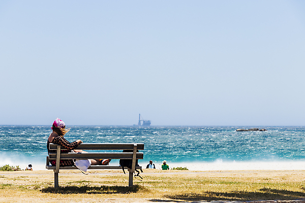 포토 JPG 해외이미지 모델 여자 모래 파도 바다 여행 벤치 아프리카 자연 하늘 바람 날씨 사람 풍경 사람없음 야외 물 여름 파란색 태양 여행객 맑음 만 망토 불기 폭풍 타운 남쪽 남아프리카 케이프타운 혼자 해외포토 자연요소 계절 나라 컬러 의자 모션 도시 방향 생태계 남아프리카공화국 파일형식 이미지허브