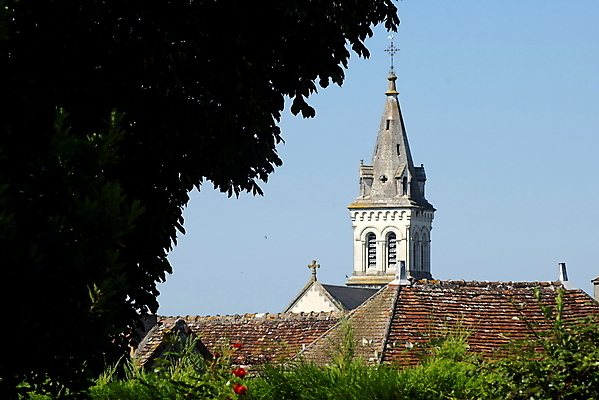 포토 JPG 해외이미지 유럽 여행 잎 하늘 지붕 휴가 풍경 사람없음 파란색 교회 마을 프랑스 시골 타일 타운 첨탑 프랑스어 해외포토 식물 문자 나라 컬러 종교건축 건물 탑 도시 파일형식 이미지허브