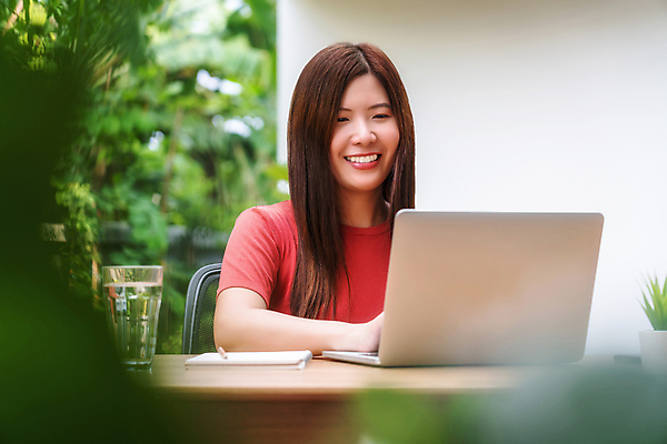 포토 JPG 해외이미지 직업 학생 여자 교육 행복 비즈니스 사업가 통신 유리 성공 휴식 노동자 주택 직장 한명 미소 동양인 야외 금융 노트북 스마트폰 스터디 사무실 우주 공책 금지 업무 비즈니스우먼 질병 온라인 리빙 지능 카피스페이스 해외포토 1 감정 컨셉 회사 의학 재질 문구용품 표정 사람 인종 건물 경제 전자제품 핸드폰 스마트기기 학습 공백 작업 직장인 파일형식 이미지허브