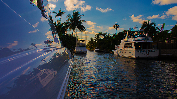 포토 JPG 해외이미지 구름 라이프스타일 길 요트 교통시설 자연 하늘 휴가 휴식 주택 사람없음 건물 초록색 물 파란색 야자수 항구 흰색 어선 재산 고급 주차 함선 수로 운하 콘도 커뮤니티 이웃 남쪽 마이애미 뱃놀이 이국적 전용 채널 플로리다 해외포토 자연요소 나무 건축물 컬러 교통 컨셉 배_교통 숙소 생활 금융 전통놀이 미국 방향 시설 생태계 파일형식 이미지허브