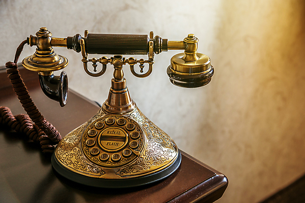 포토 JPG 해외이미지 디자인 선 백그라운드 통신 벽지 말하기 사람없음 내부 목재 장식 빨간색 전자제품 스마트폰 사무실 숫자 갈색 노란색 금속 검은색 수확 골동품 반지 기다림 클래식 연결 전화기 심볼 검색 질감 복고 과거 부름 다이얼 목소리 그런지 세피아 옛날 정물화 타종 스타일 해외포토 나무 문자 컬러 컨셉 농업 비즈니스 재료 장신구 모션 재질 촬영기법 핸드폰 스마트기기 종 그림 파일형식 이미지허브