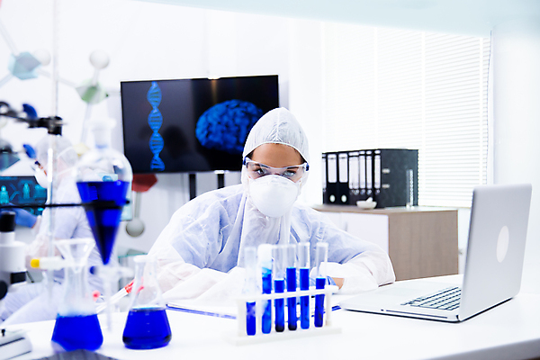 포토 JPG 해외이미지 응시 여자 남자 과학 실내 실험기구 실험 마스크 상반신 성인 두명 앞모습 옆모습 노트북 모니터 실험복 실험실 과학자 보안경 연구소 성인만 방호복 해외포토 직업 시선 옷 뷰포인트 사람 내부 전자제품 컴퓨터 가운 안전장비 학자 파일형식 이미지허브