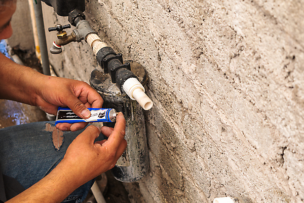 포토 JPG 해외이미지 산업 중년 2 창문 유리 주택 한명 내부 문 업무 틈 수술 엔지니어 재산 균열 은퇴 고정 튜브 배관공 실리콘 옛날 신청 해외포토 1 의학 모션 재질 사람 성인 건물 치료 금융 작업 기술자 파일형식 이미지허브
