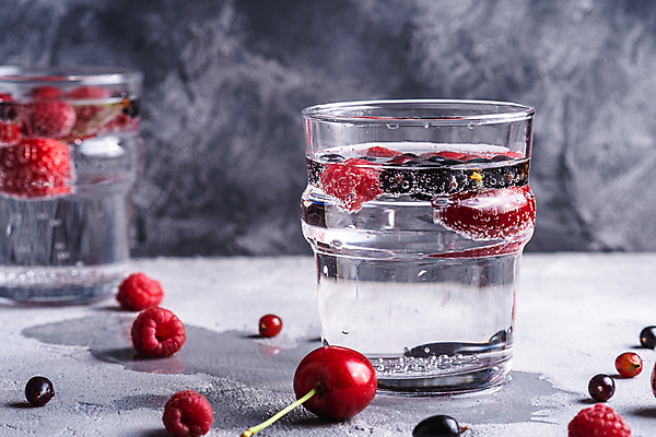 포토 JPG 해외이미지 잔 사람없음 투명 체리 탄산음료 산딸기 베리 콘크리트 탄산수 해외포토 식기 음료 과일 물 탄산 파일형식 이미지허브