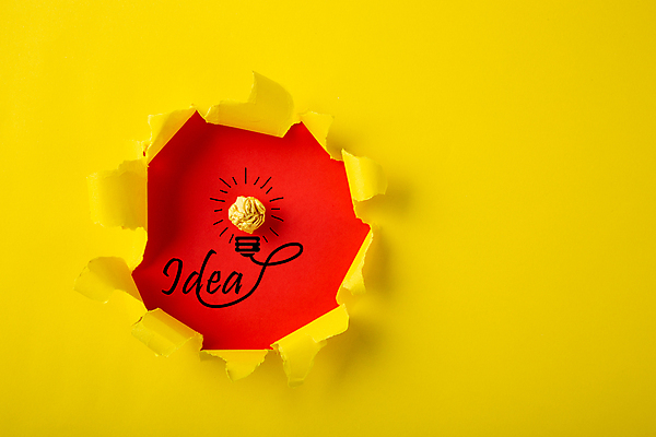 포토 JPG 해외이미지 손글씨 아이디어 실내 사람없음 빨간색 구멍 찢어짐 노란배경 전구모양 종이뭉치 해외포토 모양 종이 컬러 백그라운드 컨셉 전구 모션 내부 노란색 뭉치 파일형식 이미지허브