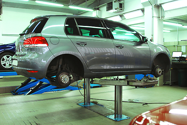 포토 JPG 해외이미지 산업 비즈니스 통신 자동차 버스 직장 사람없음 세트 상점 트럭 기술자 수리 서비스 타이어 짐차 정비공 공학 모터 제어 주목 차고 해외포토 직업 교육 육상교통 회사 대중교통 파일형식 이미지허브