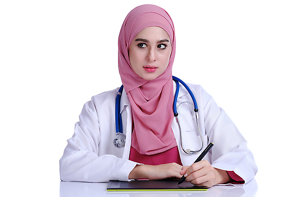 포토 JPG 해외이미지 직업 라이프스타일 응시 여자 청진기 실내 건강 병원 한명 서기 미소 사람 성인 가로 약 건강관리 자료 환자 간호사 의사 정보 대표 이슬람교 서비스 보여주기 적재 독립 돌봄 서류판 인턴 해외포토 1 시선 종교 비즈니스 의학 의료기기 모션 표정 관리 내부 생활 사무용품 의료진 파일형식 이미지허브