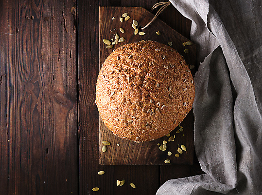 포토 JPG 해외이미지 실내 사람없음 하이앵글 호밀빵 나무배경 해외포토 빵 뷰포인트 백그라운드 내부 파일형식 이미지허브