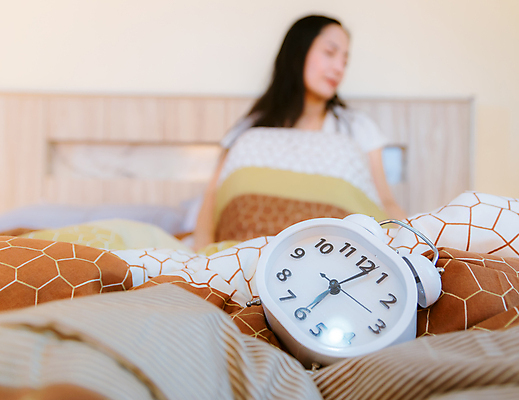 포토 JPG 해외이미지 라이프스타일 손 여자 행복 어린이 시계 백그라운드 호텔 아침 휴식 주택 건강 피곤 사람 성인 사람없음 햇빛 디지털 침실 방 에너지 흰색 침대 시간 잠 최고 속도 공포 거짓말 해외포토 주간 감정 컬러 가구 컨셉 숙소 건물 생활 신체부위 태양 파일형식 이미지허브