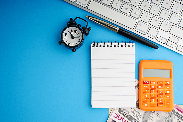 포토 JPG 해외이미지 디자인 교육 종이 커피 백그라운드 컨셉 돈 일러스트 비즈니스 학교 모바일 사람없음 금융 노트북 컴퓨터 사무실 펜 우주 쪽지 공책 흰색 키보드 업무 작업실 플랫 정상 디자이너 책상 레이아웃 문서 파란배경 위치 스타일 힙스터 카피스페이스 해외포토 직업 패션 음료 컬러 가구 문구용품 경제 파란색 전자제품 필기구 공백 작업 재산 파일형식 이미지허브