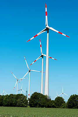 포토 JPG 해외이미지 식물 산업 밭 농업 날개 자연 하늘 바람 독일 풍경 사람없음 초록색 파란색 농장 환경 힘 재활용 풍차 발전기 발전소 에너지 칼날 풍력에너지 프로펠러 엔진 자원 세대 유지 혁명 개발 생태학 해외포토 자연요소 교육 유럽 컬러 컨셉 날씨 그린에너지 친환경 생태계 파일형식 이미지허브