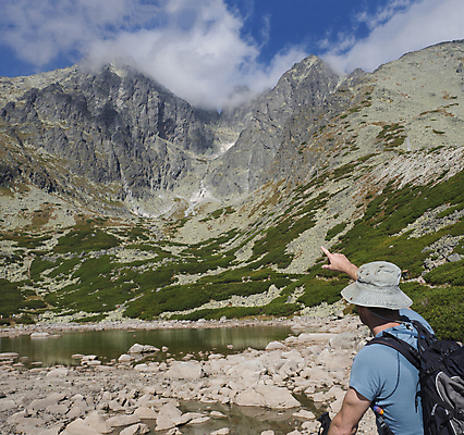 포토 JPG 해외이미지 구름 손 응시 공원 유럽 호수 여행 자연 하늘 산 풍경 사람없음 야외 여름 파란색 맑음 하이킹 바위 정상 언덕 보여주기 내추럴 슬로바키아 전국 절정 하이커 화강암 해외포토 자연요소 시선 계절 공공시설 나라 컬러 모션 레저 날씨 신체부위 암석 돌_바위 생태계 파일형식 이미지허브