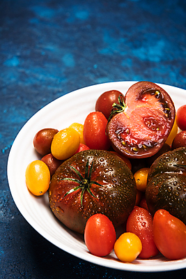 포토 JPG 해외이미지 식물 음식 백그라운드 다이어트 토마토 채소 재료 자연 건강 사람없음 빨간색 초록색 정원 활발 샐러드 수확 신선 그룹 시장 맛 유기농 날것 내추럴 밭일 숙성 채식주의자 비건 해외포토 웰빙 컬러 컨셉 농업 생태계 채식 파일형식 이미지허브