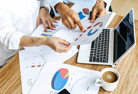 포토 JPG 해외이미지 직업 손 컨셉 비즈니스 통신 통계 성공 그래프 직장 사람 사람없음 금융 노트북 컴퓨터 사무실 공책 자료 공연 정보 성장 업무 작업 비즈니스맨 비즈니스우먼 목표 계획 토론 분석 보고서 준비 문서 투자 전자상거래 진행 마케팅 브레인스토밍 해외포토 여자 남자 회사 문구용품 이벤트 신체부위 경제 전자제품 직장인 파일형식 이미지허브