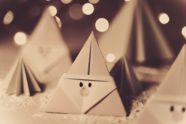 포토 JPG 해외이미지 나무 캐릭터 전통 디자인 계절 행복 종이 백그라운드 컨셉 크리스마스 겨울 일러스트 휴가 새로움 수염 선물 미술 사람없음 장식 산타클로스 3D 축제 기쁨 수확 흰색 축하 인사 신용카드 성자 12월 만화 연도 심볼 보케 종이접기 수공예 노엘 세피아 클라우스 해외포토 식물 기념일 감정 종교 컬러 농업 문화예술 촬영기법 금융 예절 날짜 공예 디지털합성 접기 파일형식 이미지허브